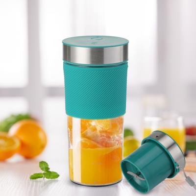 China Multifunctional Household Appliances Masticating Juicer Bottle USB Portable Blender for sale