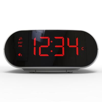 China Reloj de escritorio digital multifuncional Reloj digital de zona horaria multiuso moderno LED USB en venta