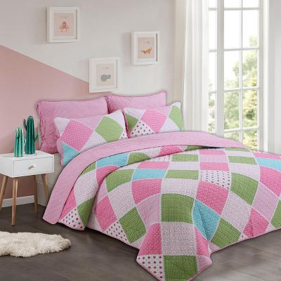 China Kids Anti-static Bedding Printed Bedspread Patchwork Bed Cover Set Quilted Bedspread Set With Pink Lace for sale