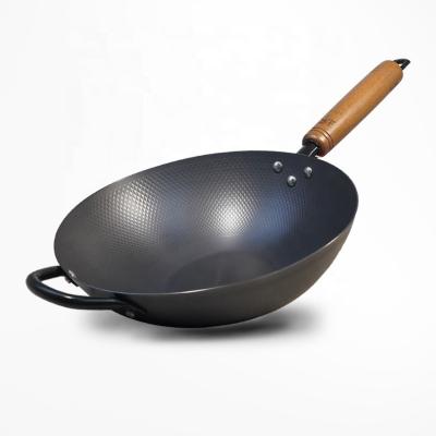 China Sustainable Non-Rusting Diamond Design 32 cm Nitriding Wok Pan Wooden Handle Wok and Uncoated Chinese Stir-Fry Wok Pots. for sale