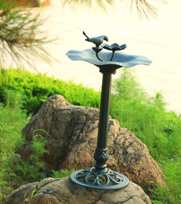 China Traditional Reliable Quality Outdoor Decoration For Bistros Garden Decoration Birdbath for sale