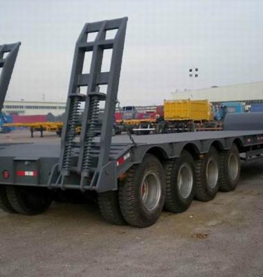 China Cross Arm Type Flatbed Lowboy Semi Trailer with Hydraulic Ramp and 60t Load Capacity for sale