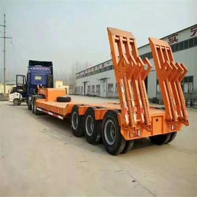 China 70 ton platbed half-trailer laagbed vrachtwagen aanhangwagen vrachtwagens en aanhangwagens voor prestaties Te koop