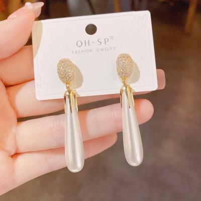 China FASHIONABLE Korean Fashion Designer Water Drop Shaped Zircon Earrings for sale