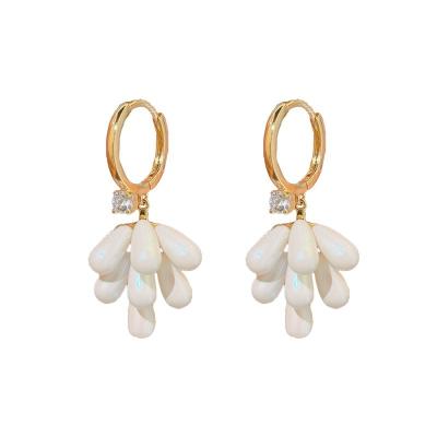 China New Designer FASHIONABLE Korean Elegant Style Personalized Pearl Earrings for sale