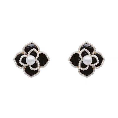 China New Fashion Custom Designer TRENDY Pearl Flower Earrings for sale