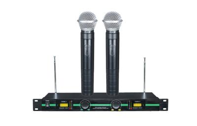 China VHF Dual Channel Wireless Microphone for Celebration / Karaoke for sale