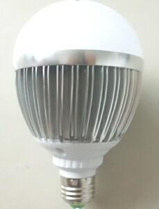 China Bulbos frescos del globo del blanco LED en venta