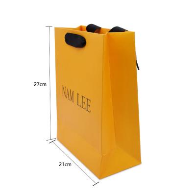 China High Quality Recycled Materials Clothes Shoes Paper Bags Logo Tote Paper Gift Bag Custom Boutique Shopping for sale