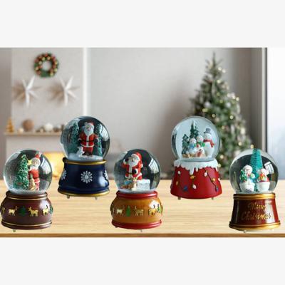 China 2022 Europe Hot Sale Custom Mini Home Decor Resin Glass Snowman Christmas Santa Snow Globe Souvenirs for sale