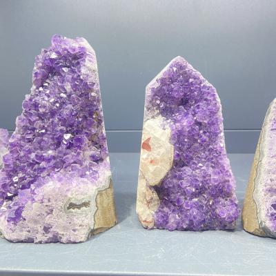 China China High Quality Natural Crystals Healing Stones Amethyst Vug Ornaments Crystal Crafts For Decoration And Gifts for sale