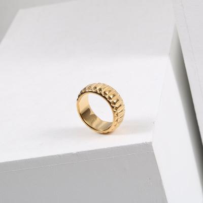 China Fashion 18K Lead Free Nickel Free Gold Plated Crescent Index Finger Rings Non Tarnish Rings Stainless Steel For Women for sale