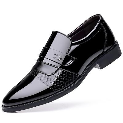 China New deodorization men's patent leather formal casual wear-resistant low-cut outdoor shoes leather for men for sale