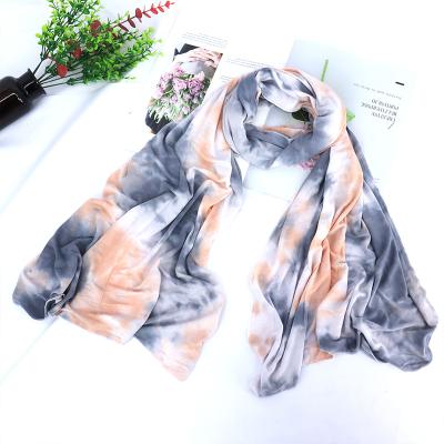 China 2021 autumn soft hijab scarf new warm breathable shade tie dye tank top hijab scarves and lightweight for women muslim hijab scarves for sale