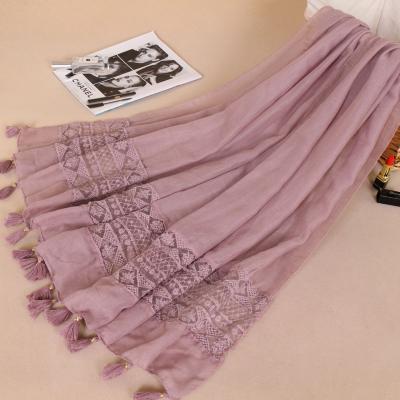 China 2019 fashion hijab wholesale cotton soft splice cotton scarf lace shawls and wraps for sale