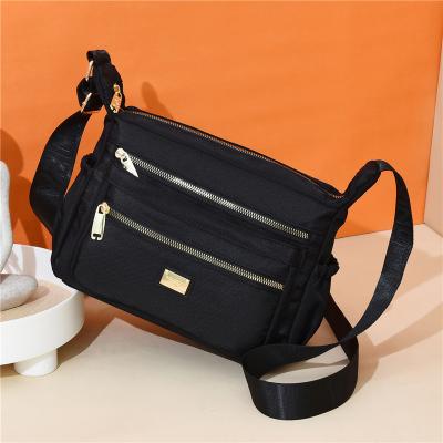 China The middle-aged mother's bag Oxford oversized women's cross-body bag women's shoulder bag other new multi-functional mother's bag for sale