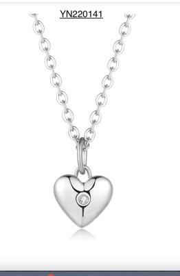 Chine 45cm Valentine Coeur Pendentif Collier Argent Collier En Acier Inoxydable Pour Femme à vendre