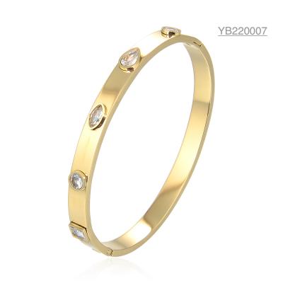 Cina Bracciale in oro con diamanti CZ da 12 g in vendita