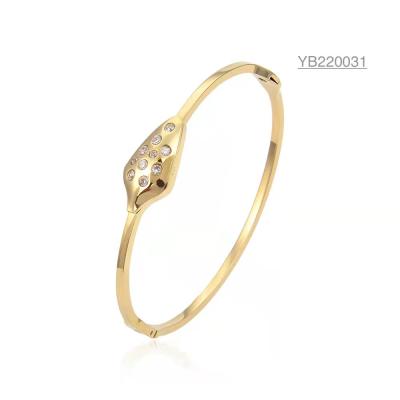 Cina Bracciale in acciaio inossidabile 10 grani tempestato di diamanti Bracciale in oro rosa 18 carati in vendita