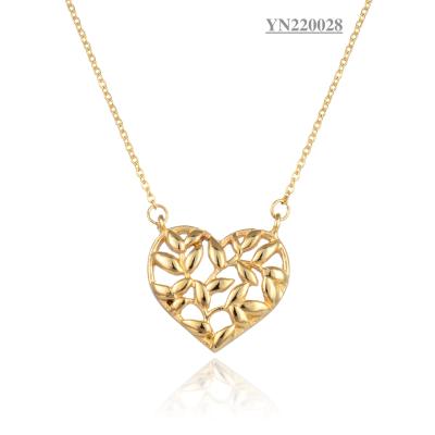 Chine Collier pendentif coeur en acier inoxydable doré avancé Collier coeur d'amour feuille d'olivier à vendre