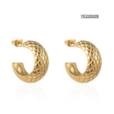 China Pendientes de oro de acero inoxidable premium OEM Pendientes de metal con textura trenzada en venta