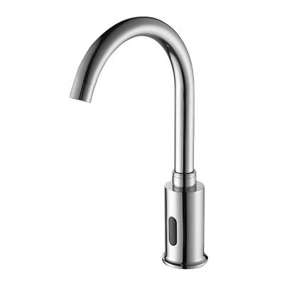 Cina Commercial Brass Faucet Household Hot And Cold Water Spring Spring Kitchen Sensor Faucet Automatic Touchless Function in vendita