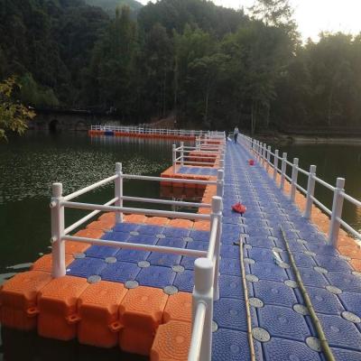 China Outdoor Water Amusement Floating Docks Platform Pontoon Pillar Aqua Park Aqua Park Commercial HDPE Plastic Floating Bridge for sale