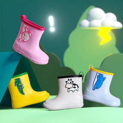 China Toddler Anti-slippery Kids Rain Boots Kids Waterproof Ankle Boot Anti Slip Water Shoes Boys Girls Lovely Cartoon Animals Rain Boots for sale