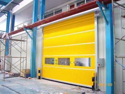 China Puerta rápida industrial de la instalación fácil con color y material adaptables de la aleación de aluminio en venta