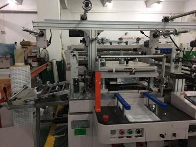 China La máquina que corta con tintas de sellado caliente automática para emplea el sistema servo que empuja el material en venta