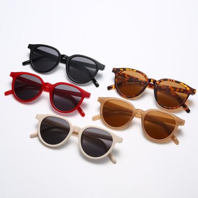 China Fashion Sunglasses Wholesale Latest Designs Color Oval Frame Vintage Bulk Sunglasses for sale