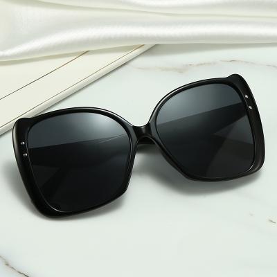 China 10 Years Experience Hot Selling Latest Designs New Logo Sunglasses Wholesale Custom Sunglasses for sale