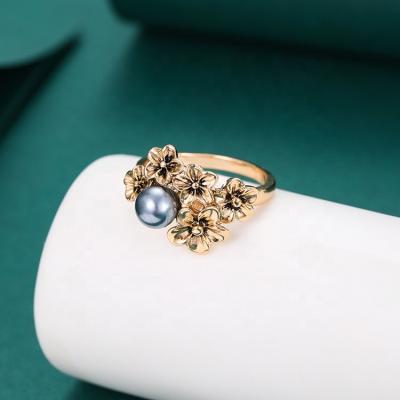 China Fashion Thin Gold Wedding Rings Hard 18k Gold Couple Hawaiian Flower Finger Rings For Women for sale