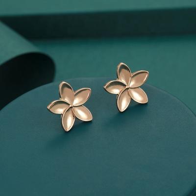 China Tough 2021 Hawaiian Minimalist Bridal Women's Fashion Stud Flower Stud Earrings for sale