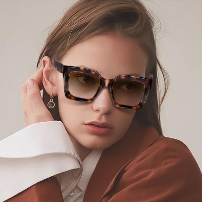 China Custom UV 400 Lens Sunglasses 2022 Fashion Your Logo Women Fashion Sunglasses Square Classic Women Fashion Sunglasses 2022 for sale