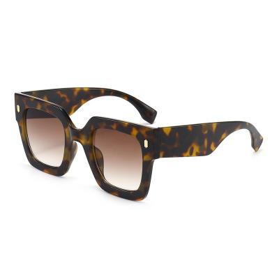 China Wholesale Square Men Fashion Square Frame Oversized Black Sunglasses For Women 2022 With Custom Logo for sale