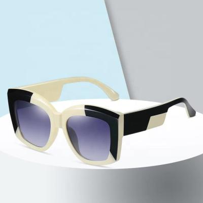 China Fashion sunglasses wholesale 2022 retro vintage PC women sunglasses big frame colorful shade for sale