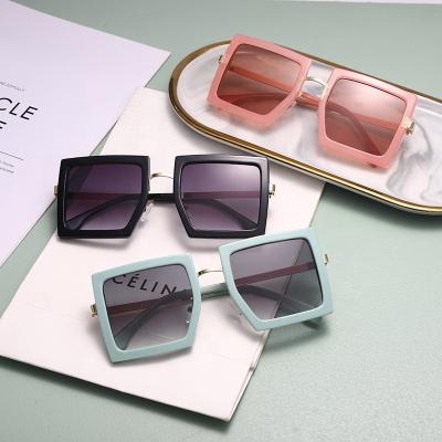 China Fashion Sunglasses Wholesale New 222 Black Square Frame Oversized Lenses Fashion Custom Sunglasses For Women for sale