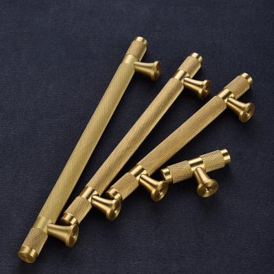 China Modern TB9002 Textured Brass Cabinet Handles Kitchen Knobs Wardrobe Handle Drawer Pulls Knurled Brassed Furniture Door Hardware for sale