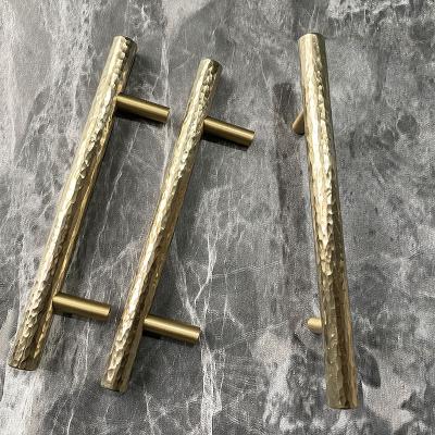 China Modern Brass Handmade Handle Hammered Furniture Knob Kitchen Bedroom Bathroom Wardrobe Cupboard Drawer Cabinet Bathroom Door Pulls Hardware for sale