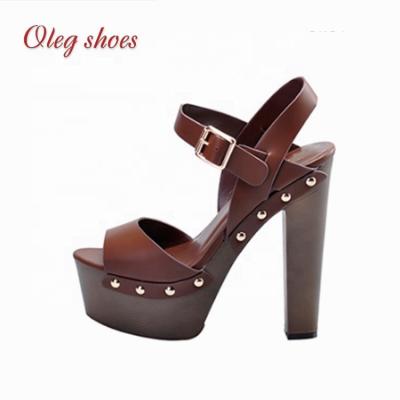 China 15cm Wooden Buckle Female Super Durable Fish Mouth Heel Sandals Word Wild High Heels Platform Shoes Retro Fish Mouth for sale