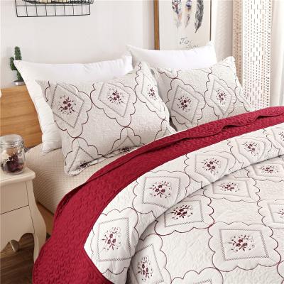 China Plain in the Summer Stock 100% Polyester Comforter Bedspread Quilting Bed Covers Embroidery Floral Comforter for sale