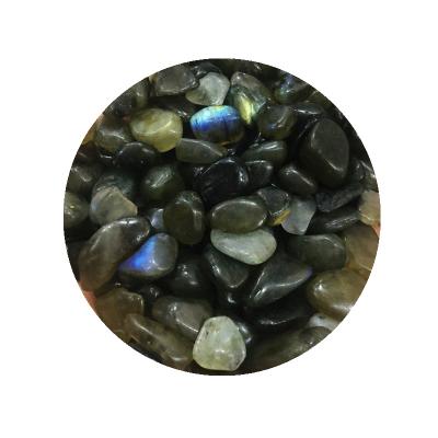 China Feng Shui Wholesale Natural Polished Labradorite Chips Crystal Gravel for Decoration for sale