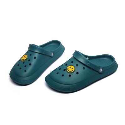 China 2022 High Quality Durable Light Weight Garden Beach Water Shoes Anti Slippery Outdoor Men Lightweight Plain Clog Sandal Shoes Slippers for sale