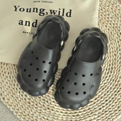 China Sofa Bathroom Slippers Soft Thick Anti-slippery Female Step On Cloud Feeling Massage Wear Slips Outdoor Indoor Lovers Bottom Sandals for sale