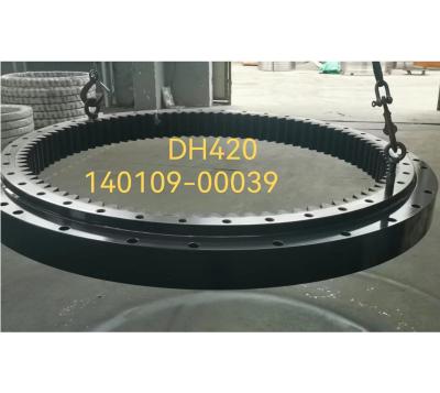 China Hot Sale Building Material Stores Doosan Daewoo Hyunda i Swing Bearing Swing Bearing Supplier Contact OEM 140109-00039 DH420 SOLAR420 Seal Parts 42 Tons for sale