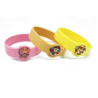 China Decoration China Manufacturer Cheap Gift Items Rubber Wristband Brand Sports Silicone Wristband for sale