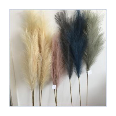 China Romantic Artificial Pampas Plants Natural Color Dry Grass Faux Pampas Grass Fluffy Pampas Grass For Wedding for sale