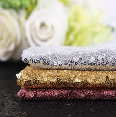 China The luxury of hot-selling beautiful decoration for wedding banquet decoration glize sequin table runner for sale