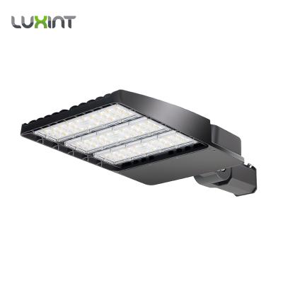 China Led Shoe Box 250W 300W Waterproof Shockproof Street Light High Power IP65 LUXINT PL03 Shoe Box Parking Lot Light Series zu verkaufen